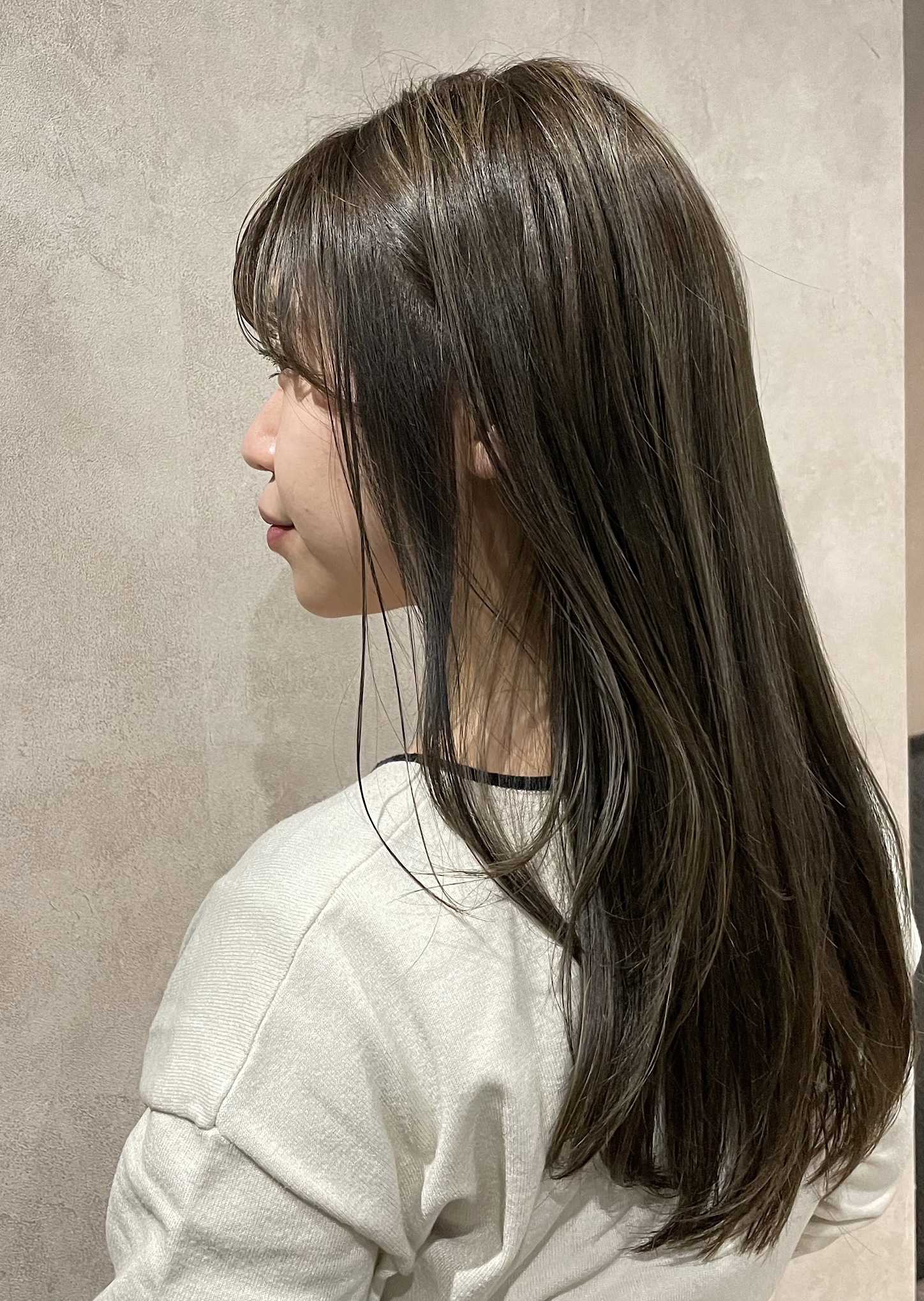 ハイライト オリーブヘアカラー くすみ感がおすすめのブリーチオンカラーの方法 横浜 鶴ヶ峰 上手い 得意 美容室 美容師 ヘアサロン Enx