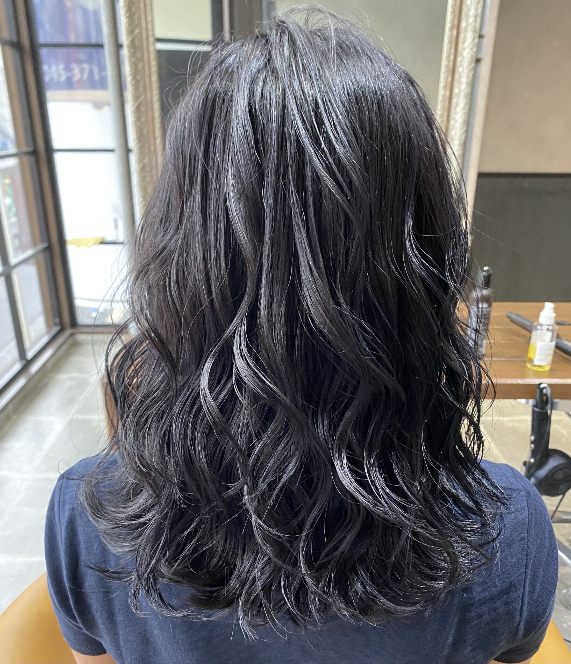 暗いけど重くない透明感のブルーブラック 横浜 鶴ヶ峰 上手い 得意 美容室 美容師 ヘアサロン Enx