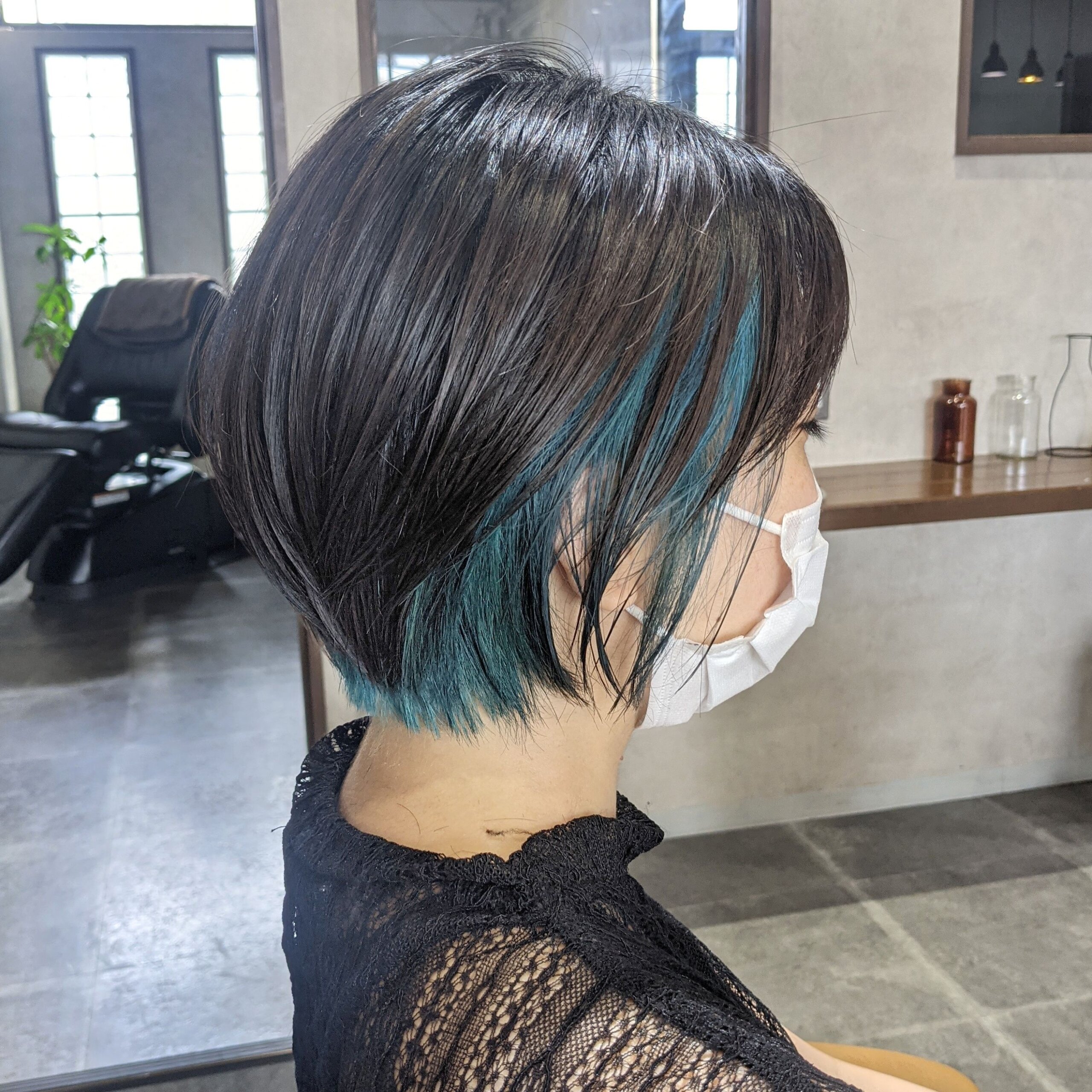 アクアブルーのインナーカラー ショートボブ 横浜 鶴ヶ峰 上手い 得意 美容室 美容師 ヘアサロン Enx